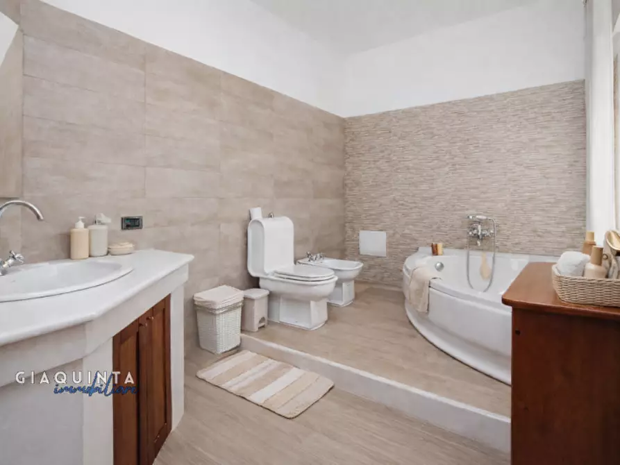 Immagine 11 di Appartamento in vendita  in Via Michele Amari n.02 a Palagonia