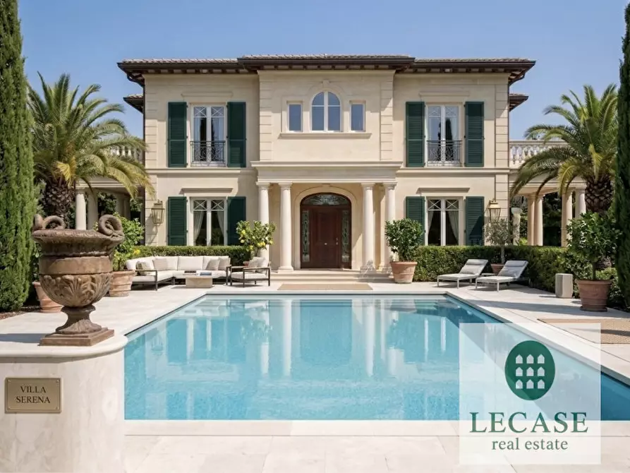 Immagine 1 di Villa in vendita  in Via Achille Franceschi a Forte Dei Marmi