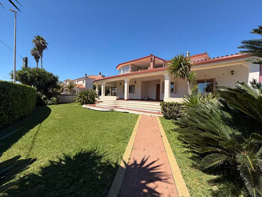 Immagine 4 di Villa in vendita  in Via Lido Sacramento 35 a Siracusa