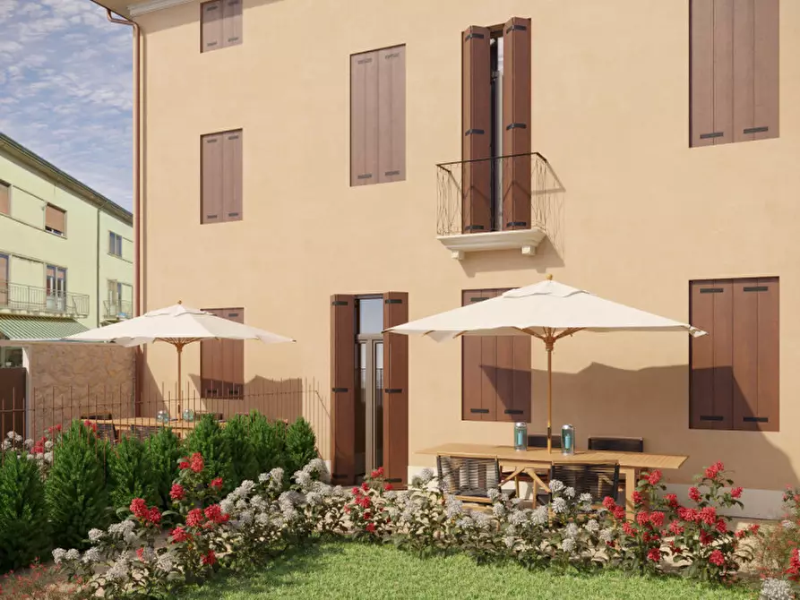 Immagine 1 di Casa bifamiliare in vendita  in Viale Riviera Berica a Vicenza
