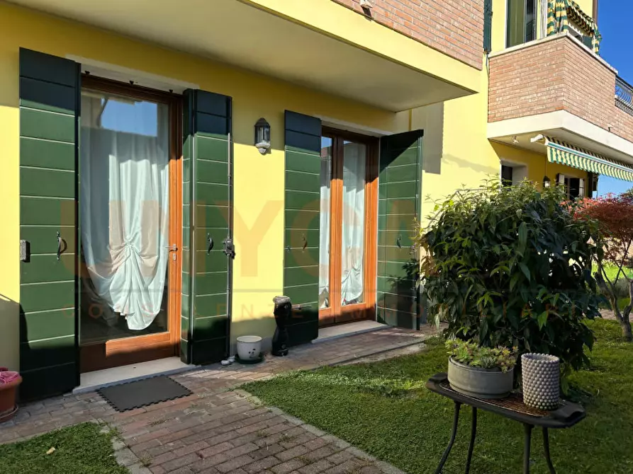 Immagine 1 di Casa trifamiliare in vendita  in Via Carlo Matteucci a Padova