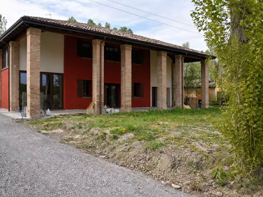 Immagine 1 di Casa bifamiliare in vendita  in Strada Chiesa di Castelnovo a Parma