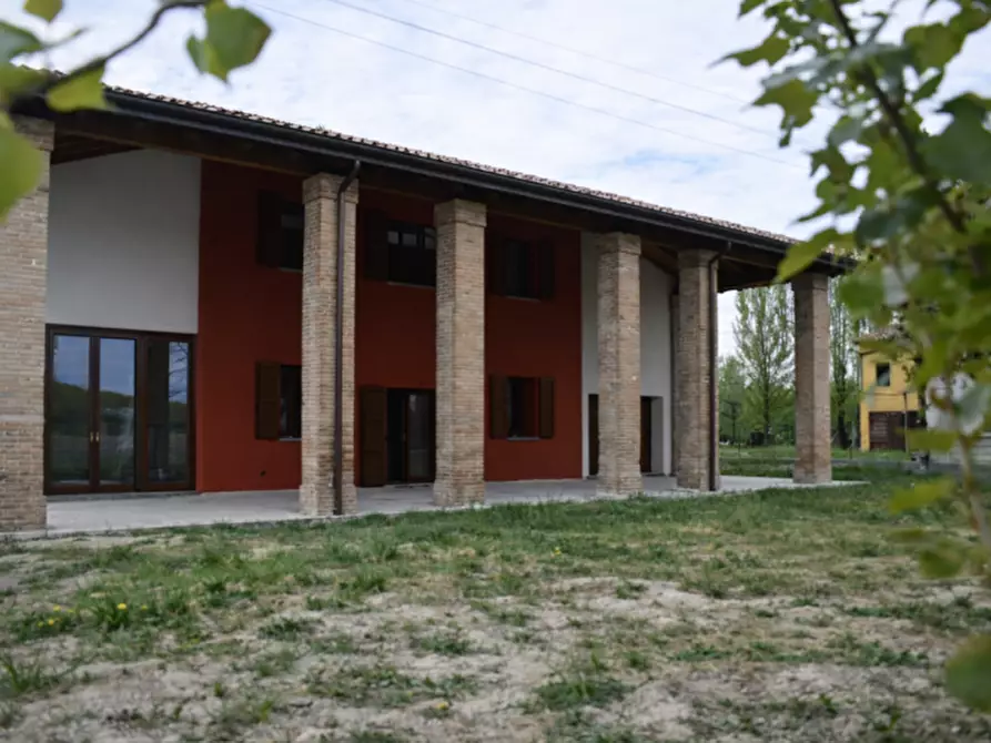 Immagine 3 di Casa bifamiliare in vendita  in Strada Chiesa di Castelnovo a Parma