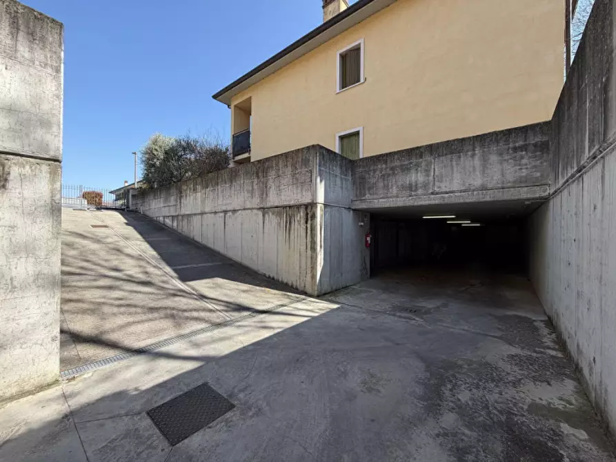 Immagine 12 di Appartamento in vendita  in Via Rissette 16 a Lazise