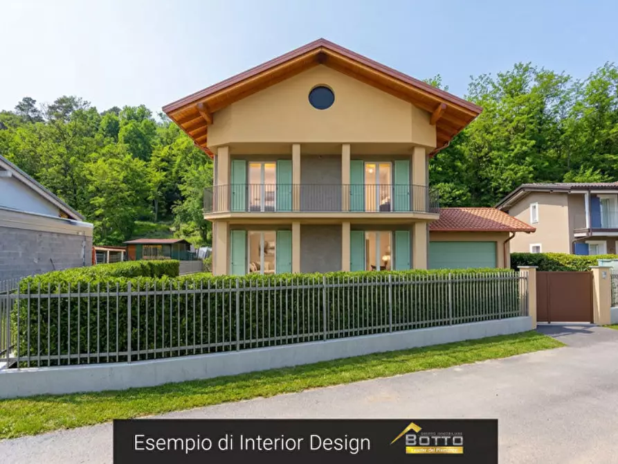 Immagine 1 di Villa in vendita  in Via Masera a Oleggio Castello