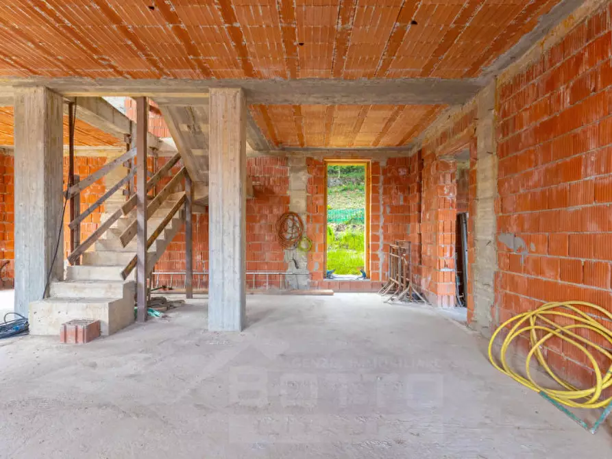 Immagine 10 di Villa in vendita  in Via Masera a Oleggio Castello