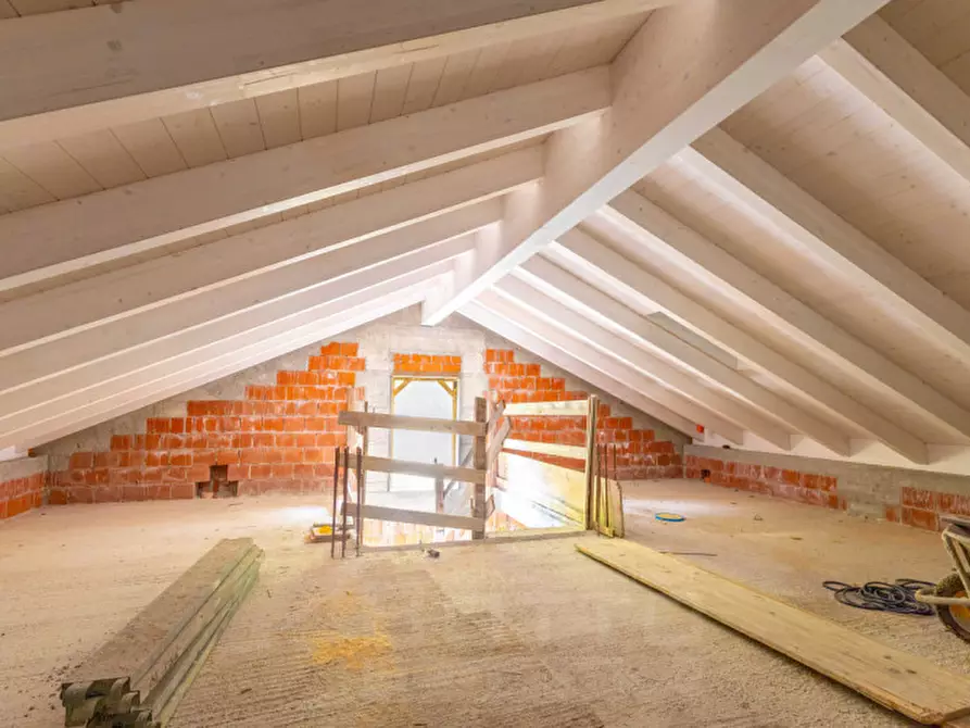 Immagine 18 di Villa in vendita  in Via Masera a Oleggio Castello