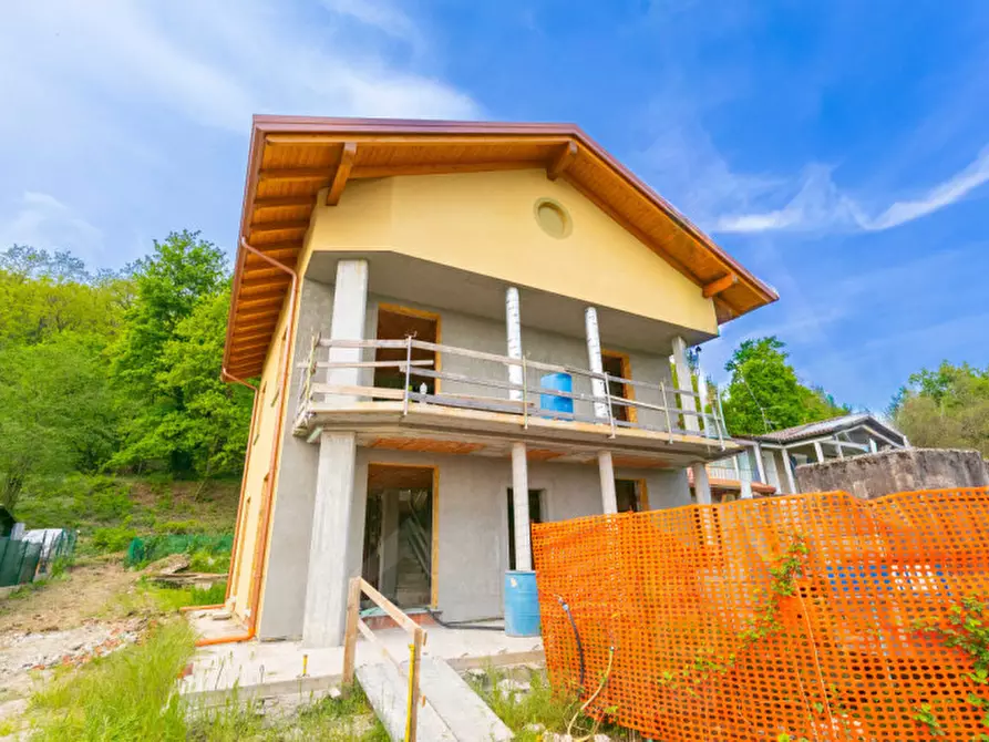 Immagine 22 di Villa in vendita  in Via Masera a Oleggio Castello