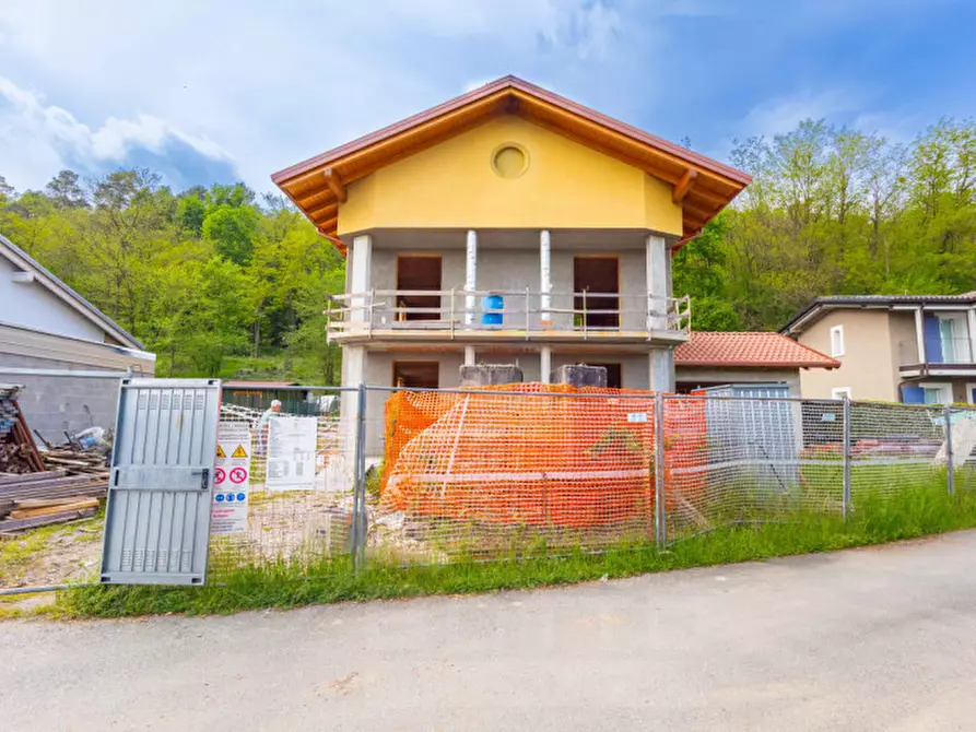 Immagine 23 di Villa in vendita  in Via Masera a Oleggio Castello