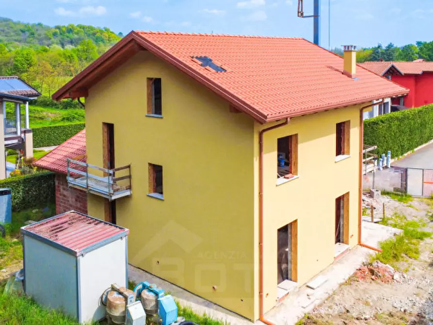 Immagine 24 di Villa in vendita  in Via Masera a Oleggio Castello