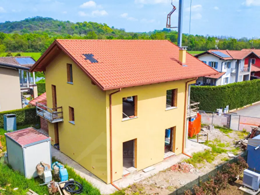 Immagine 25 di Villa in vendita  in Via Masera a Oleggio Castello