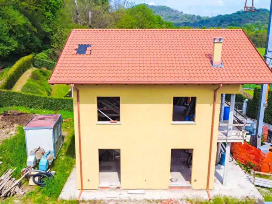 Immagine 26 di Villa in vendita  in Via Masera a Oleggio Castello