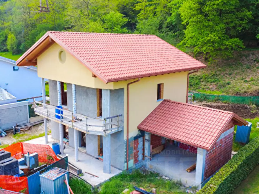 Immagine 27 di Villa in vendita  in Via Masera a Oleggio Castello
