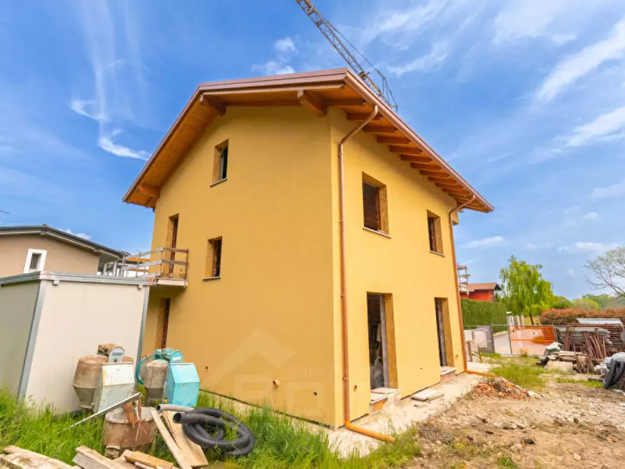 Immagine 28 di Villa in vendita  in Via Masera a Oleggio Castello