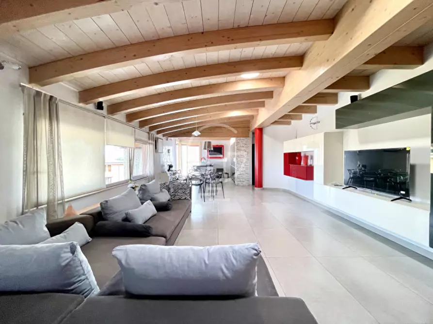 Immagine 1 di Attico in vendita  in via amatore sciesa a Desenzano Del Garda