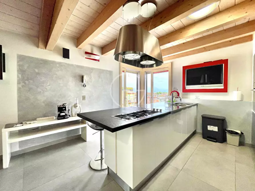 Immagine 4 di Attico in vendita  in via amatore sciesa a Desenzano Del Garda