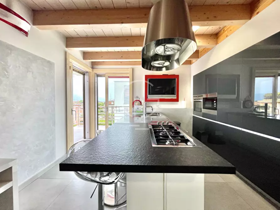 Immagine 5 di Attico in vendita  in via amatore sciesa a Desenzano Del Garda