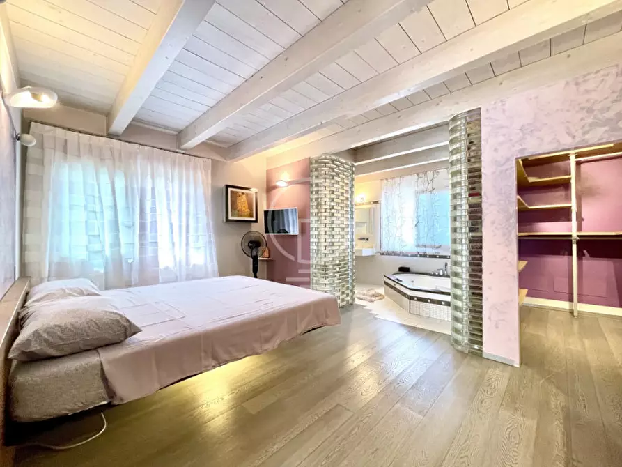 Immagine 13 di Attico in vendita  in via amatore sciesa a Desenzano Del Garda