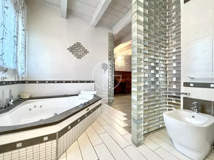 Immagine 17 di Attico in vendita  in via amatore sciesa a Desenzano Del Garda