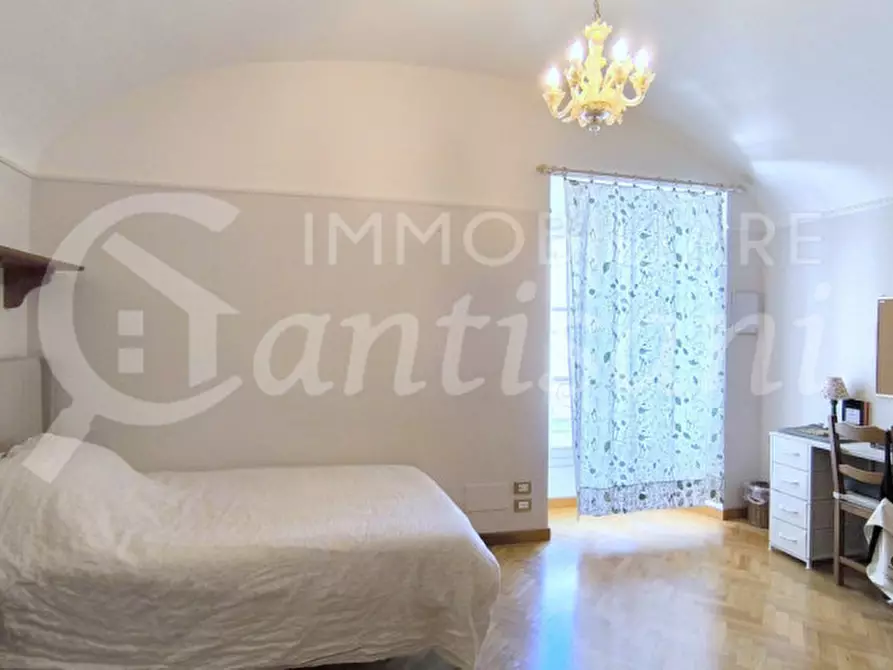 Immagine 1 di Camera in affitto  in Lungarno Amerigo Vespucci a Firenze