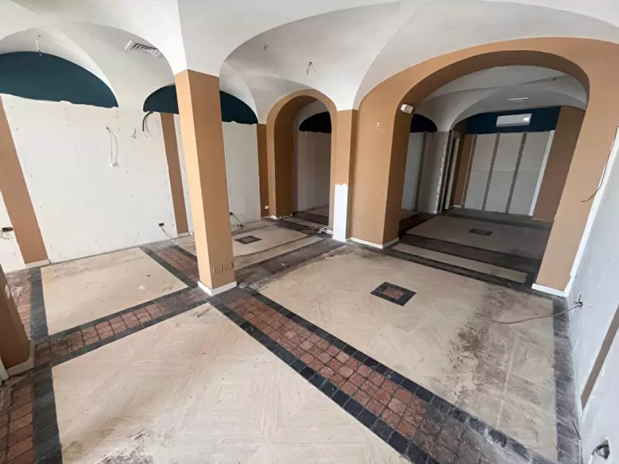 Immagine 1 di Negozio in vendita  in VIA PORTO INNOCENZIANO 6 a Anzio