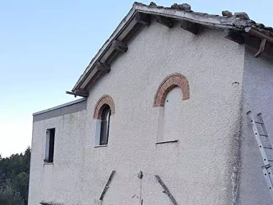 Immagine 2 di Villa in vendita  in CONTRADA PINTURA DEL GRILLO SNC - 62010 Cessapalombo (MC) a Cessapalombo