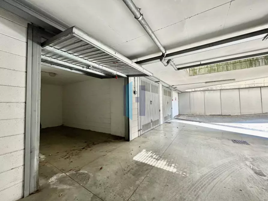 Immagine 1 di Garage in vendita  in Via Giosuè Carducci a Brescia
