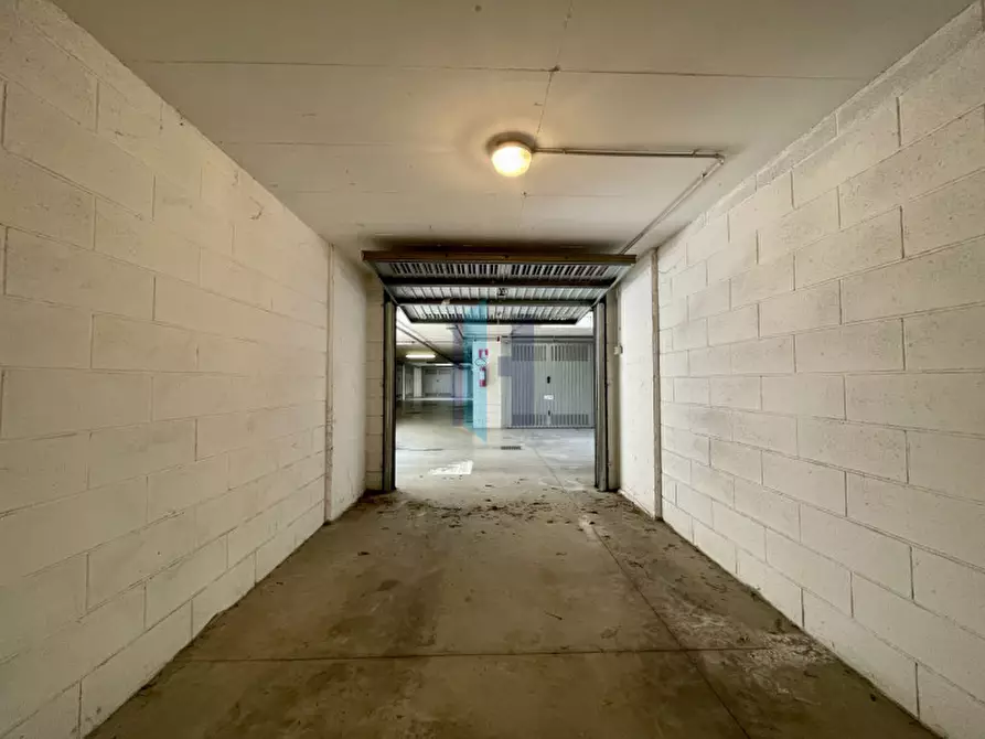 Immagine 4 di Garage in vendita  in Via Giosuè Carducci a Brescia