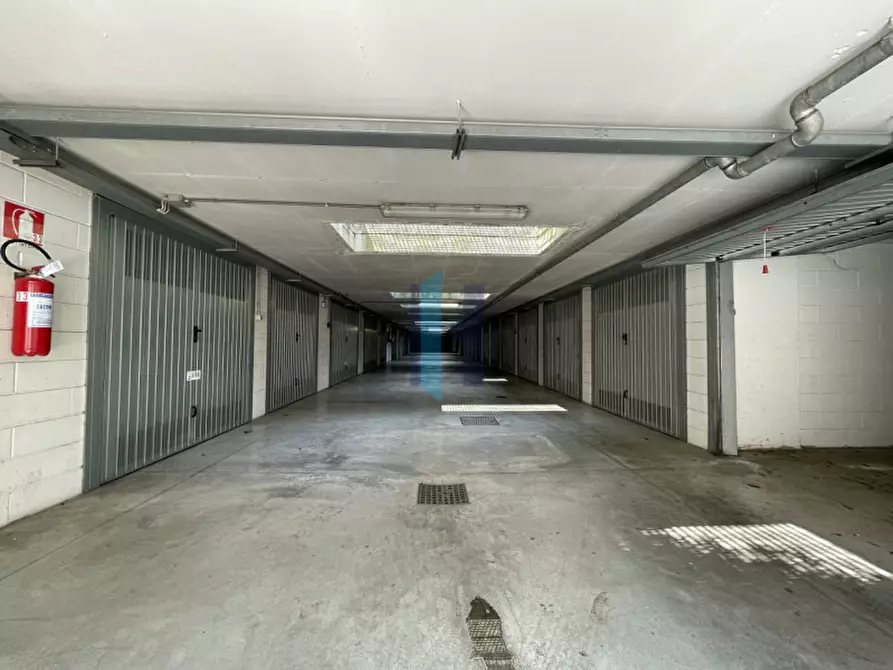 Immagine 5 di Garage in vendita  in Via Giosuè Carducci a Brescia