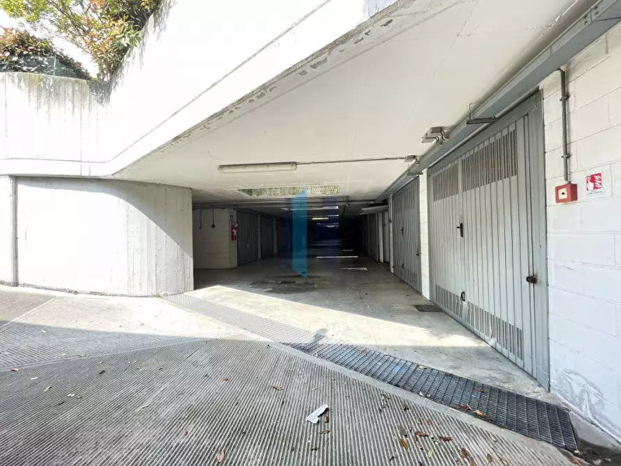 Immagine 7 di Garage in vendita  in Via Giosuè Carducci a Brescia