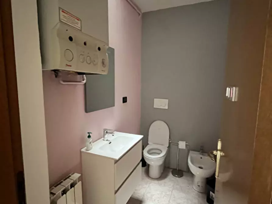 Immagine 11 di Ufficio in vendita  in Corso del Popolo 116 a Rovigo