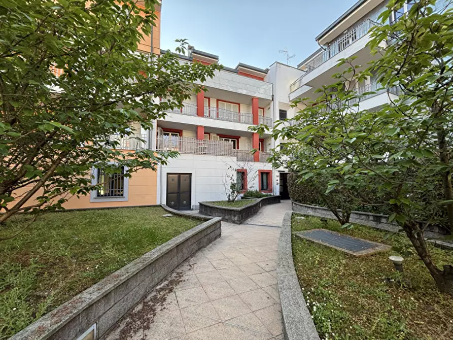 Immagine 2 di Appartamento in vendita  in Via Beato Angelico 3 a Besana In Brianza