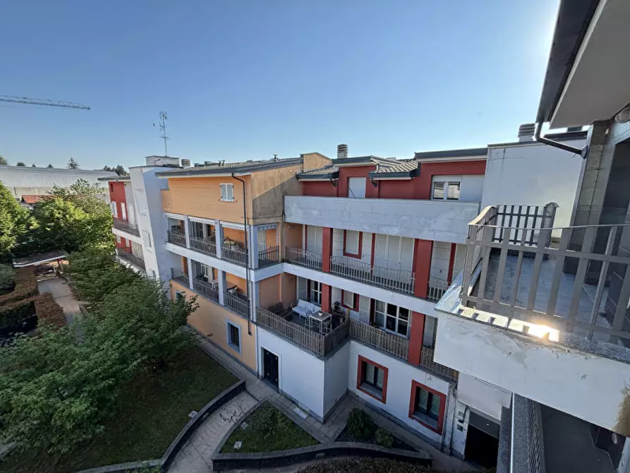 Immagine 3 di Appartamento in vendita  in Via Beato Angelico 3 a Besana In Brianza