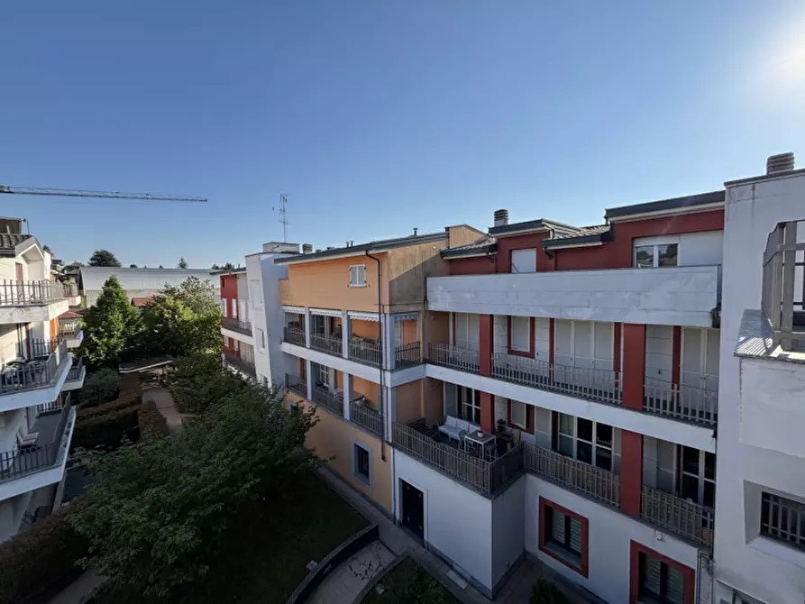 Immagine 11 di Appartamento in vendita  in Via Beato Angelico 3 a Besana In Brianza