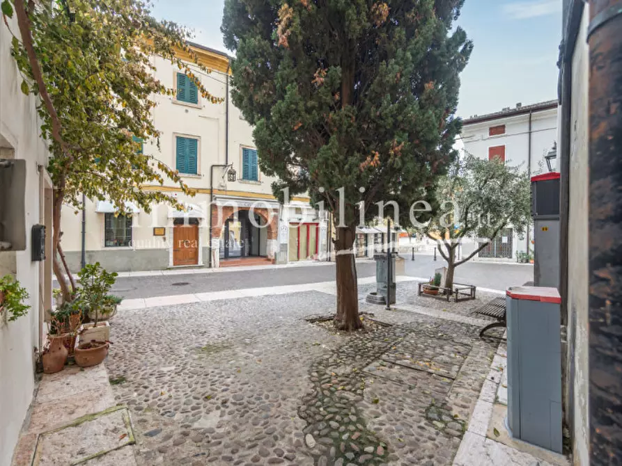 Immagine 3 di Negozio in vendita  in Via Porta S. Zeno n. 8 a Lazise