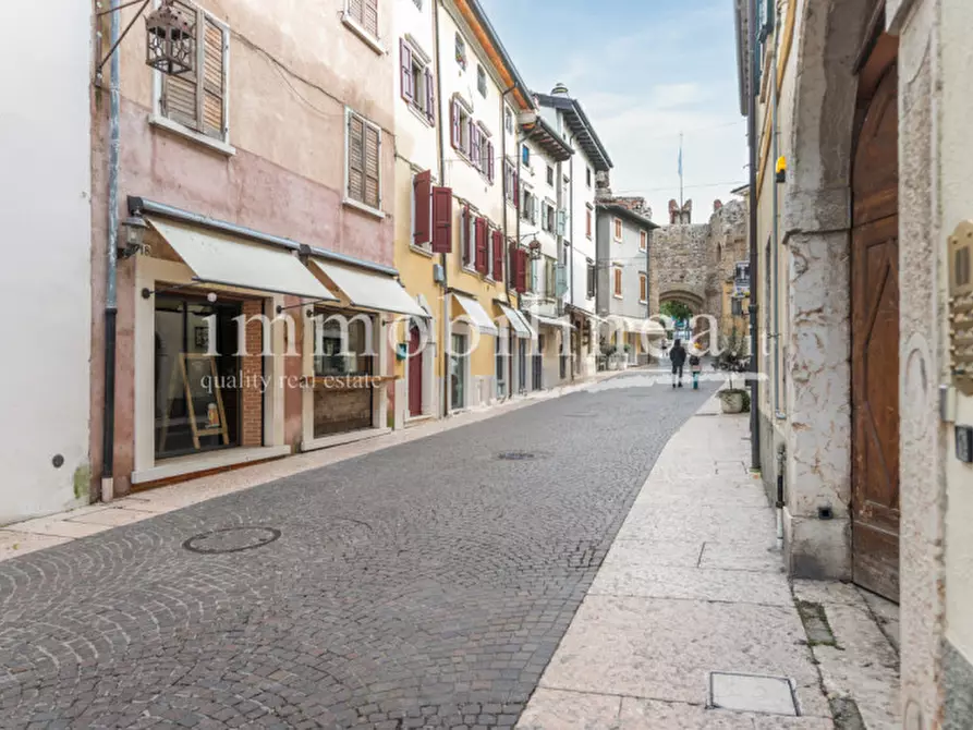 Immagine 4 di Negozio in vendita  in Via Porta S. Zeno n. 8 a Lazise