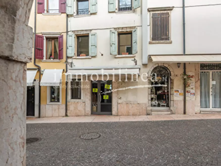 Immagine 5 di Negozio in vendita  in Via Porta S. Zeno n. 8 a Lazise