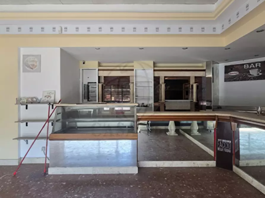 Immagine 2 di Negozio in vendita  in via lungonera cimarelli, 3 a Terni