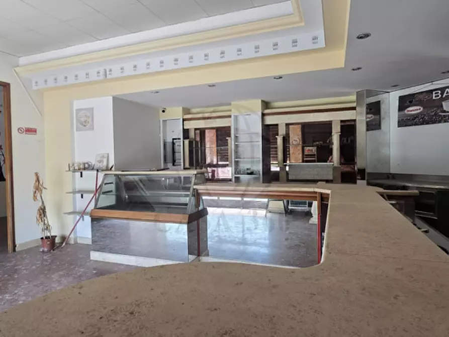 Immagine 10 di Negozio in vendita  in via lungonera cimarelli, 3 a Terni