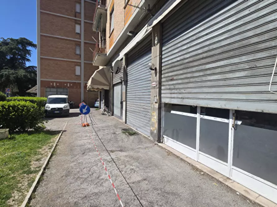 Immagine 19 di Negozio in vendita  in via lungonera cimarelli, 3 a Terni