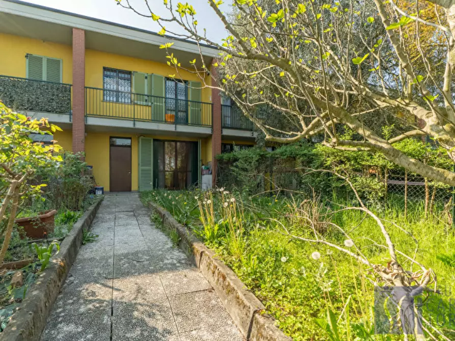 Immagine 2 di Villa in vendita  in via manduria, 108 a Milano