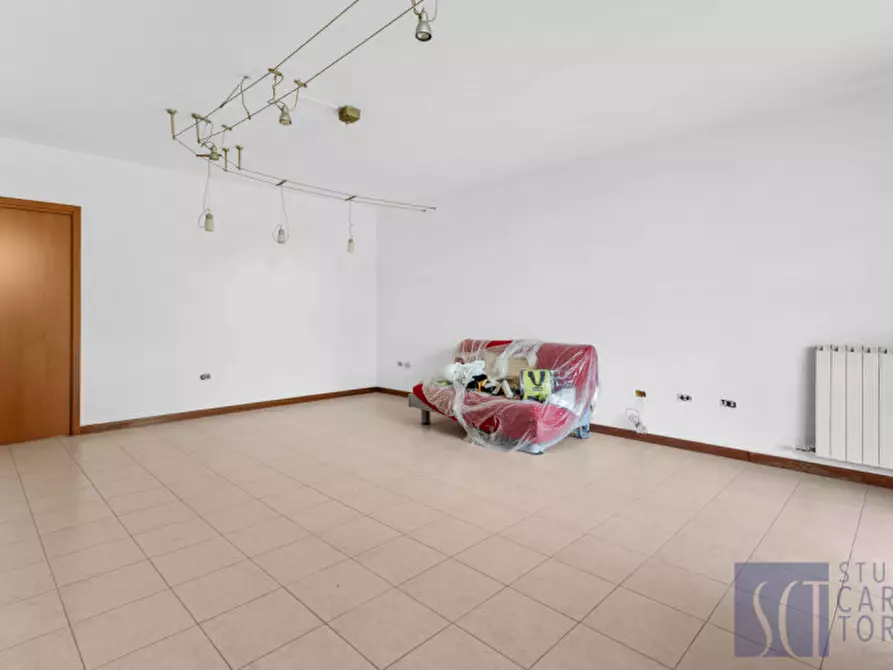 Immagine 3 di Villa in vendita  in via manduria, 108 a Milano