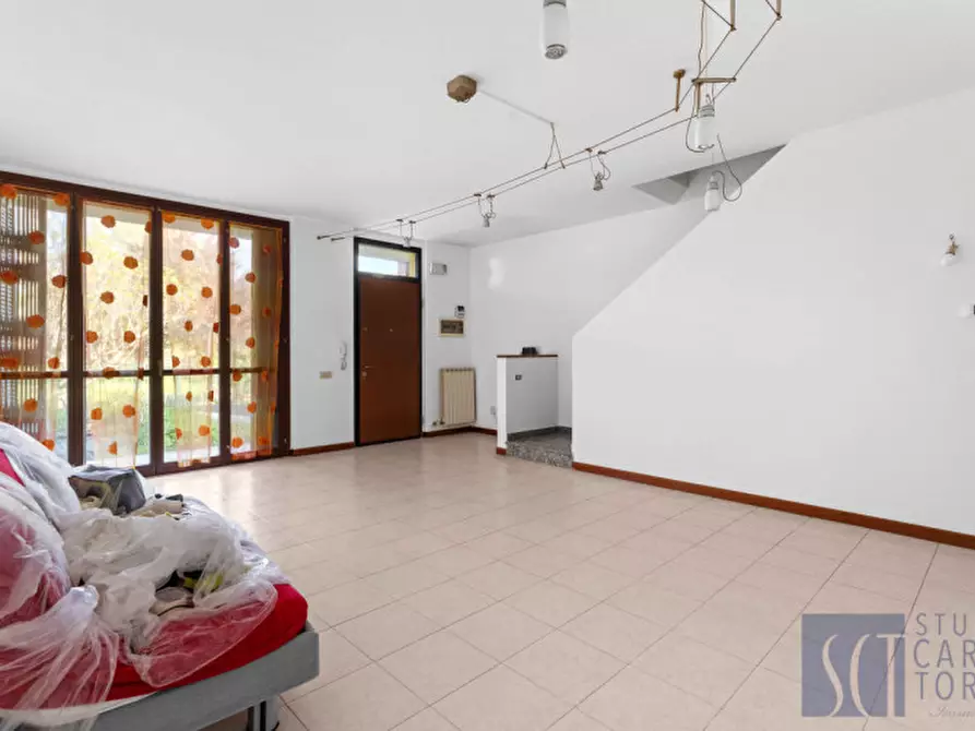 Immagine 4 di Villa in vendita  in via manduria, 108 a Milano