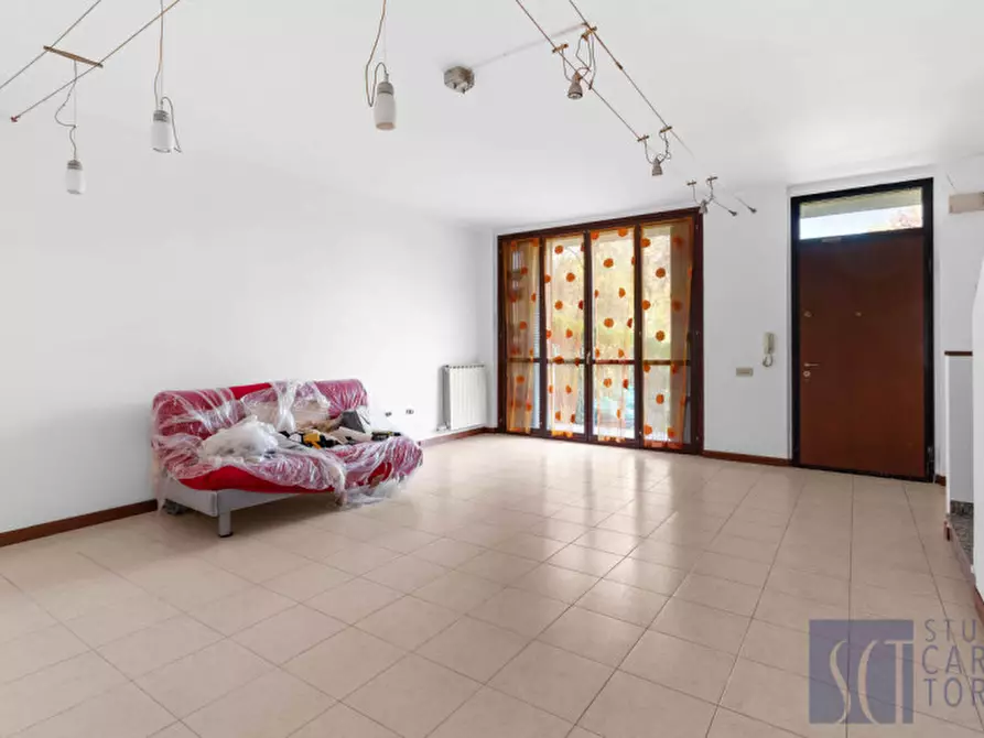 Immagine 5 di Villa in vendita  in via manduria, 108 a Milano