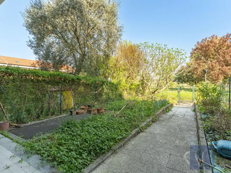 Immagine 33 di Villa in vendita  in via manduria, 108 a Milano