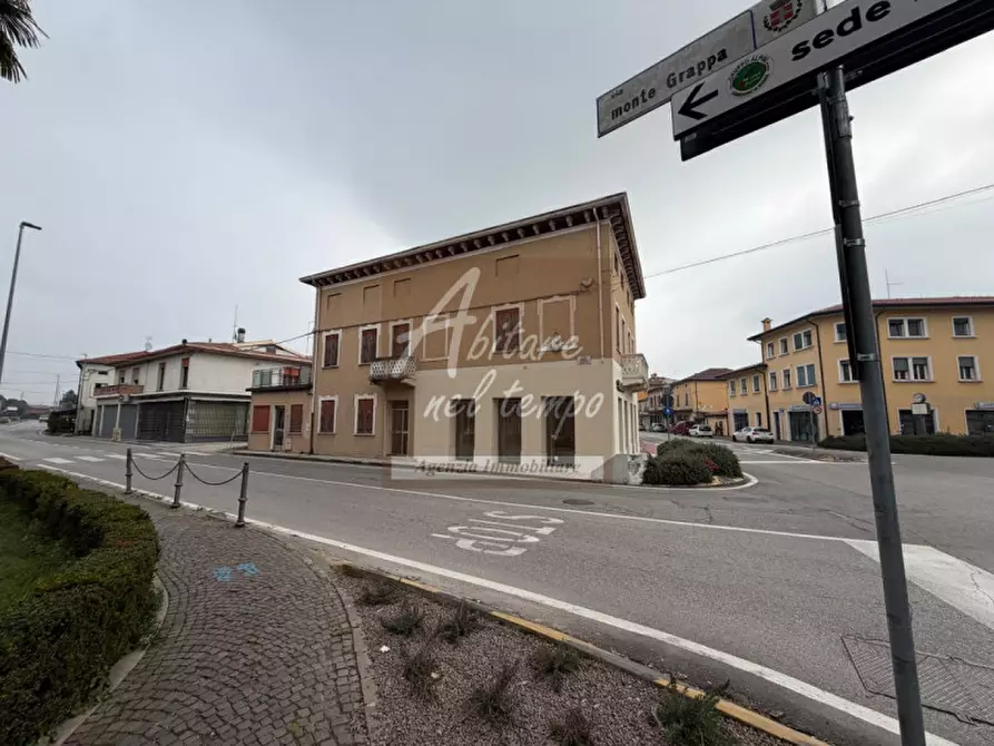 Immagine 1 di Palazzo in vendita  in via Roma 3 a Carmignano Di Brenta