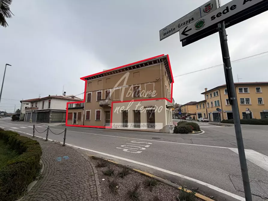 Immagine 2 di Palazzo in vendita  in via Roma 3 a Carmignano Di Brenta