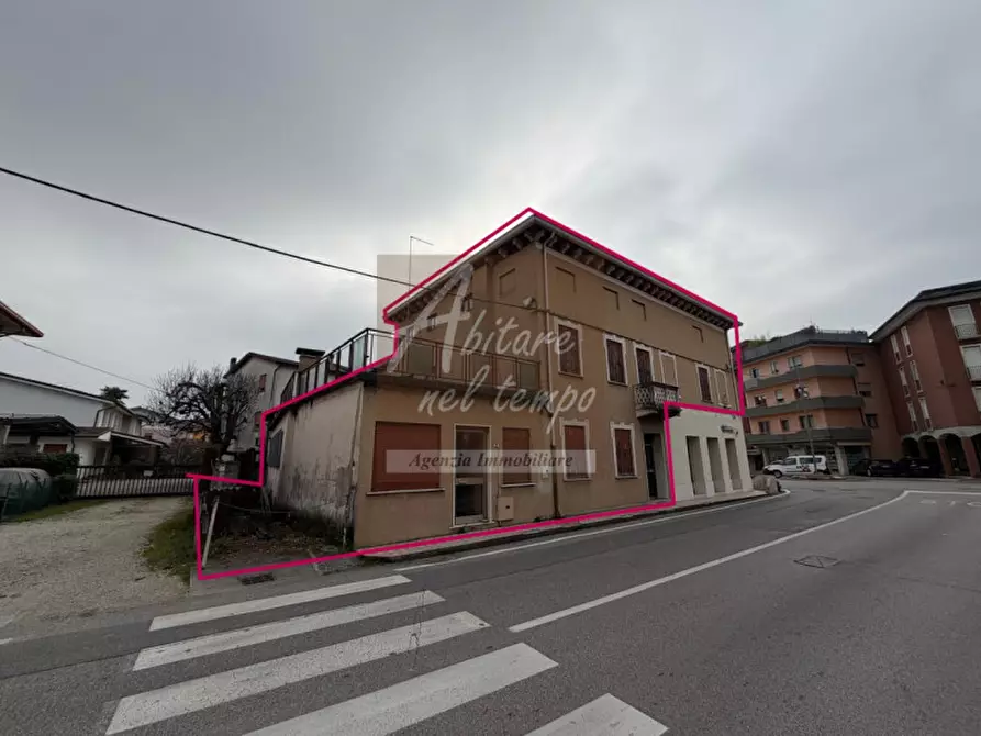 Immagine 3 di Palazzo in vendita  in via Roma 3 a Carmignano Di Brenta