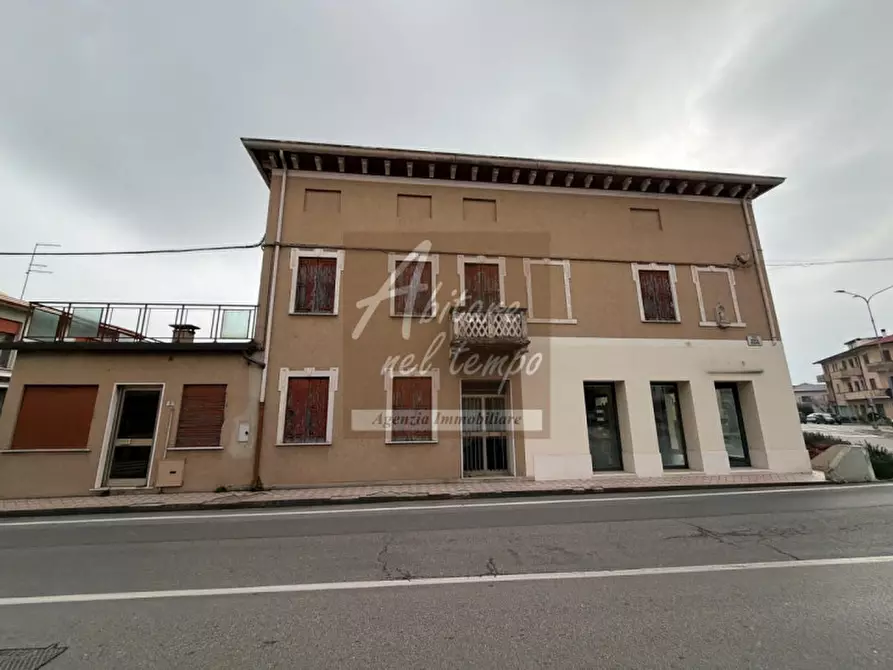 Immagine 4 di Palazzo in vendita  in via Roma 3 a Carmignano Di Brenta