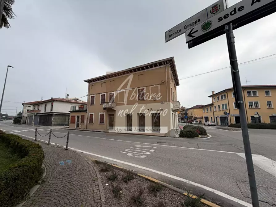 Immagine 5 di Palazzo in vendita  in via Roma 3 a Carmignano Di Brenta